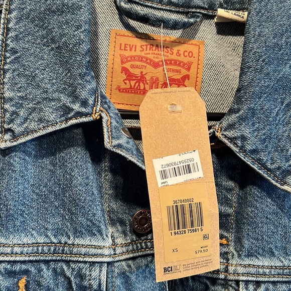 NWT Levi’s denim jean jacket classic blue pockets button front XS women’s - Picture 5 of 11